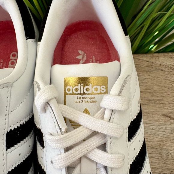 Adidas Originals Superstar Heart Logo White And Black Sneakers - Picture 8 of 14